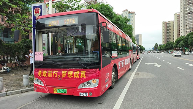 596輛申龍純電動(dòng)公交車(chē)護(hù)航廣西學(xué)子追夢(mèng)之路